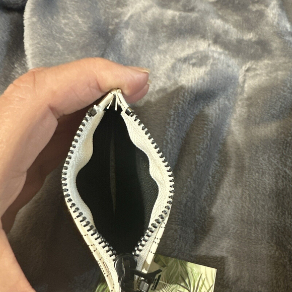 Badgley Mischka Black & White Vegan Leather Mini Credit Card Holder New NWT - Picture 6 of 6